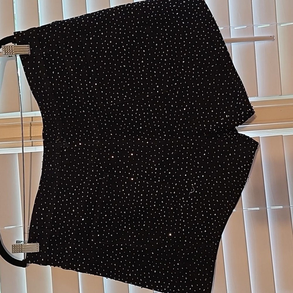 NWOT BLuedeer Black Silver Studded Women's  Shorts With Pockets sixe Lx. - Picture 2 of 4